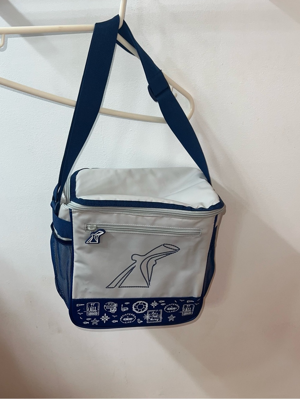 Carnival Cruise Line VIFP Club Insulated Cooler Bag Navy Blue & Grey Whale Tail